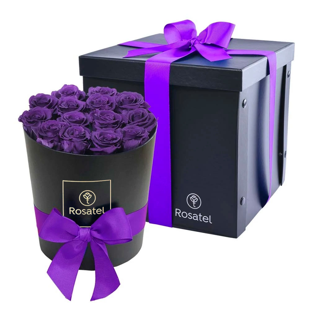 Sombrerera Negra con 14 Rosas Preservadas Púrpuras